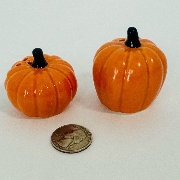 Cracker Barrel Jack O Lantern Salt and Pepper Shakers NWOT - Picture 2 of 2
